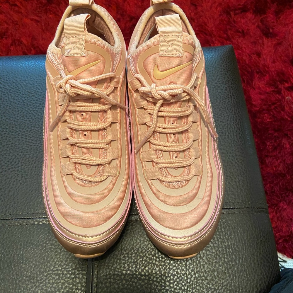 PINK NIKE AIRMAX